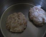 Foto langkah ke 3 dari resep Shrimp Rice Burger.