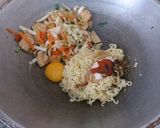 Foto langkah ke 5 dari resep Indomie Goreng My Way.