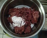 Foto langkah ke 1 dari resep Sop Campur Sosis dan Bola Daging.