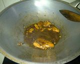 Foto langkah ke 5 dari resep Mie Goreng Ayam Minyak Wijen.