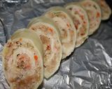 Foto langkah ke 5 dari resep Chicken Shrimp Roll.