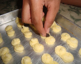 Foto langkah ke 4 dari resep Sagu Keju.
