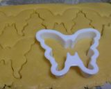 Foto langkah ke 2 dari resep Kue kering icing sugar.