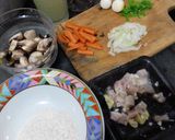 Foto langkah ke 1 dari resep Sea Bass Champignon Herbs Risotto ala Asia.