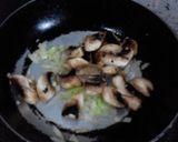 Foto langkah ke 3 dari resep Sea Bass Champignon Herbs Risotto ala Asia.