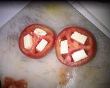 Foto langkah ke 2 dari resep BAKED TOMATO MOZZARELLA.