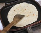 Foto langkah ke 1 dari resep Tortilla dengan Daging Kornet dan Kacang Pinto.