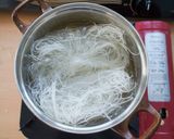 Foto langkah ke 1 dari resep Bihun Goreng dengan Sawi Hijau.