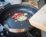 Foto langkah ke 4 dari resep Bihun Goreng dengan Sawi Hijau.