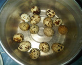 Foto langkah ke 1 dari resep Telur Puyuh Sambal.