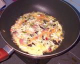 Foto langkah ke 2 dari resep omelette campur sari.