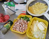 Foto langkah ke 2 dari resep Lasagne Daging Giling dan Sosis.