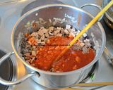 Foto langkah ke 3 dari resep Lasagne Daging Giling dan Sosis.