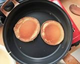 Foto langkah ke 5 dari resep Old Fashioned Pancake.