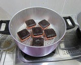 Foto langkah ke 4 dari resep eggless moist chocolate cake.
