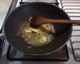 Foto langkah ke 3 dari resep Nasi Goreng Mentega Kornet Pedas.