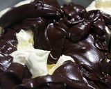 Foto langkah ke 3 dari resep Canary Chocolate Brownies.