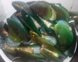 Foto langkah ke 1 dari resep Sup Kerang Hijau.