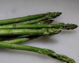 Foto langkah ke 1 dari resep Pan-seared Mushroom and Asparagus with Balsamic Vinegar Infusion.