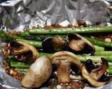 Foto langkah ke 7 dari resep Pan-seared Mushroom and Asparagus with Balsamic Vinegar Infusion.