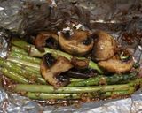 Foto langkah ke 9 dari resep Pan-seared Mushroom and Asparagus with Balsamic Vinegar Infusion.