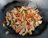 Foto langkah ke 4 dari resep Tumis Jamur Merang.