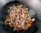 Foto langkah ke 3 dari resep Tumis Jamur Merang.