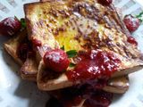 Rich French Toast with Strawberry Sauce