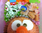 Foto langkah ke 3 dari resep Cute Elmo Lunch Box (Elmo Bento).
