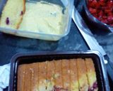 Foto langkah ke 3 dari resep Strawberry Trifle.