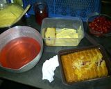 Foto langkah ke 4 dari resep Strawberry Trifle.