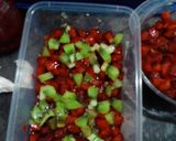 Foto langkah ke 6 dari resep Strawberry Trifle.