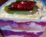 Foto langkah ke 8 dari resep Strawberry Trifle.