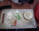 Foto langkah ke 3 dari resep Chicken Lemon Soy Sauce Soup.