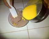 Foto langkah ke 5 dari resep Steamed Chocolate Cake.
