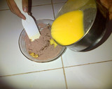 Foto langkah ke 5 dari resep Steamed Chocolate Cake.