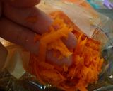 Foto langkah ke 2 dari resep Dynamite Chicken Ball.