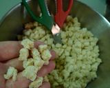 Foto langkah ke 1 dari resep Dynamite Chicken Ball.