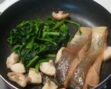 Foto langkah ke 3 dari resep Tumis Salmon Keju.