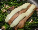 Foto langkah ke 4 dari resep Tumis Salmon Keju.