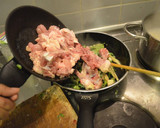 Foto langkah ke 3 dari resep Mie Ayam Bumbu Daun Jeruk.