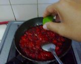 Foto langkah ke 3 dari resep Selai Stroberi.