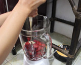 Foto langkah ke 2 dari resep Jus Strawberry.