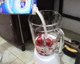 Foto langkah ke 3 dari resep Jus Strawberry.