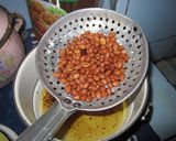 Foto langkah ke 2 dari resep Sambal Goreng Kacang Ikan Lempok.