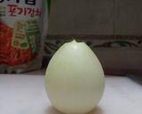 Foto langkah ke 1 dari resep How to Dice an Onion.