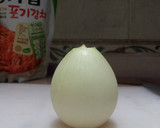 Foto langkah ke 1 dari resep How to Dice an Onion.
