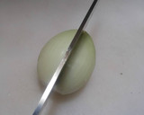 Foto langkah ke 2 dari resep How to Dice an Onion.