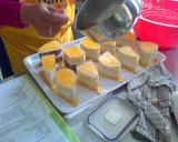 Foto langkah ke 9 dari resep Mandarin Surprise Cheesecake.