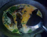 Foto langkah ke 4 dari resep GULAI IKAN SALAI DAUN SINGKONG.